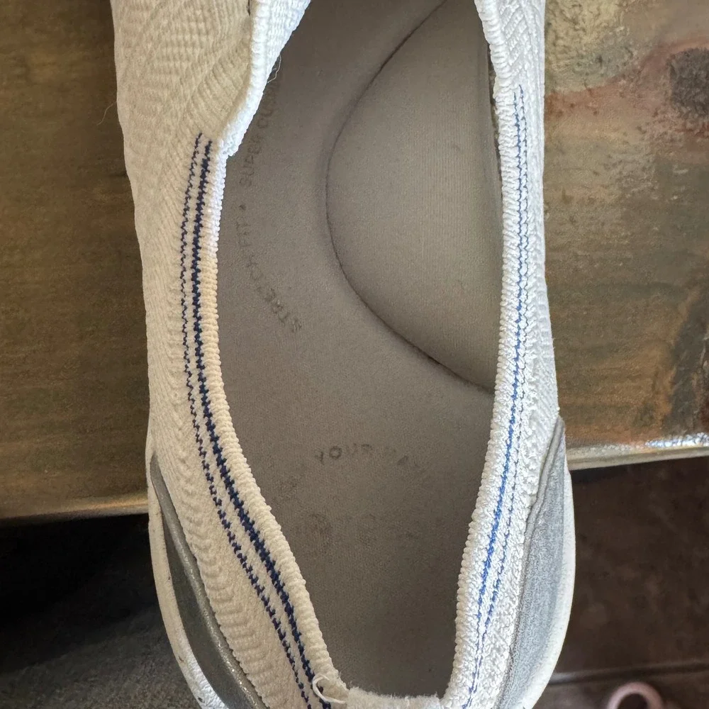 Bzees Slip On Sneaker Womens 10 White Athletic Casual Walking Shoes MARCHD1-S